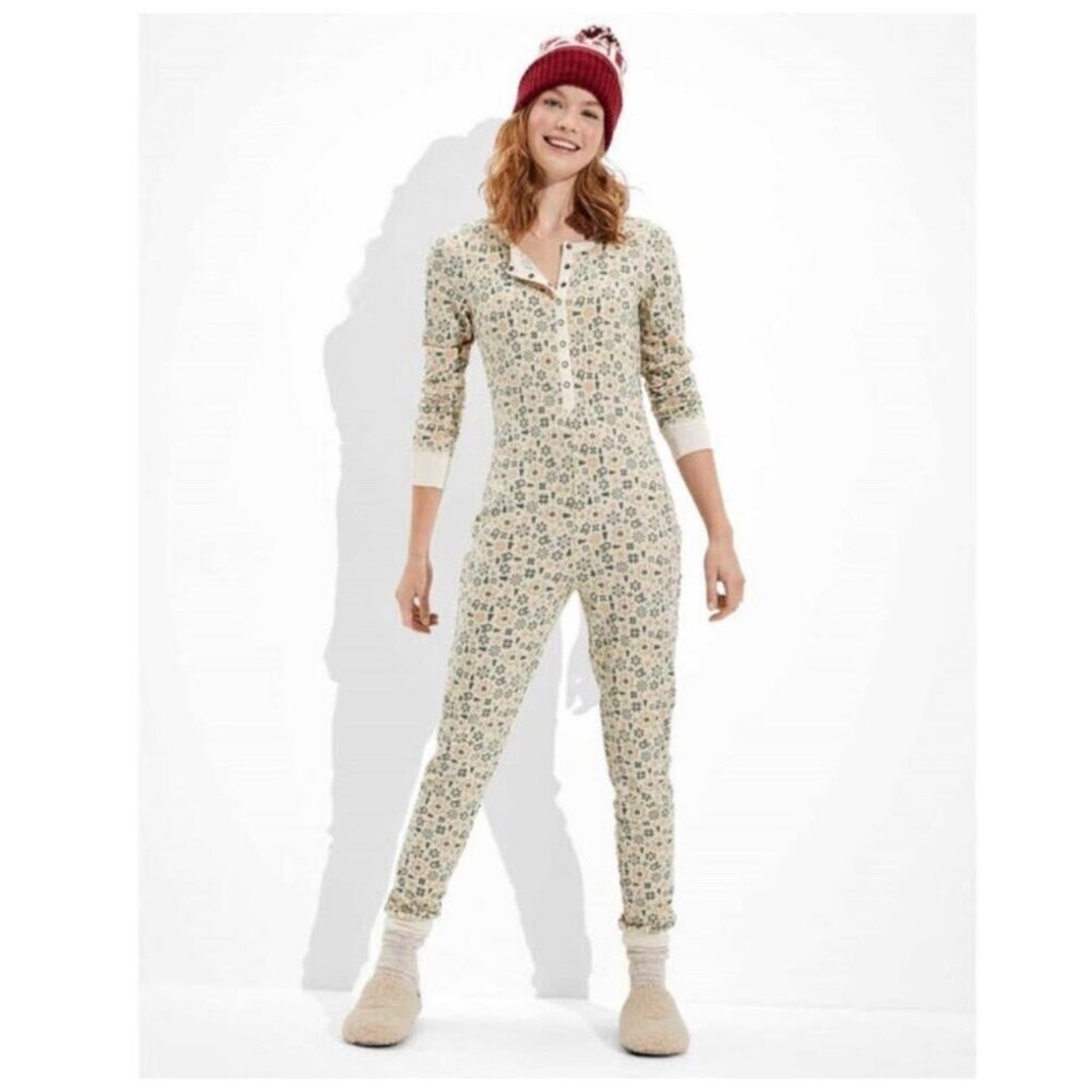 🌲American Eagle Outfitters holidays 🌲jumpsuitt